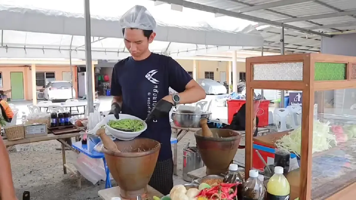 เชฟแม็กกี้เปิดร้านเลี้ยงฟรีไรเดอร์-ปชช. ช่วยสู้ยุคของแพง