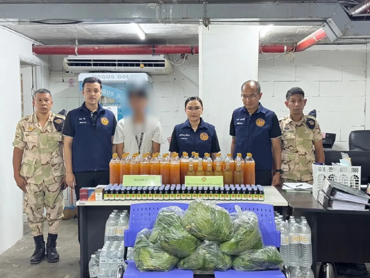 บุกจับร้านลอบขายน้ำกระท่อม-บุหรี่เถื่อน ไร้ใบอนุญาต