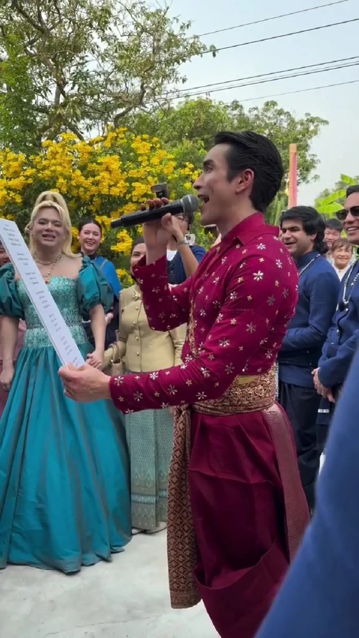 หวานชื่น! ณเดชน์ คูกิมิยะ ควง ญาญ่า อุรัสยา  เข้าพิธีหมั้นสุดอบอุ่น