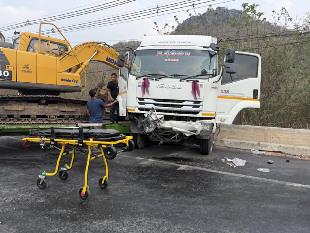 ฝนตกถนนลื่น! เทรลเลอร์ชน 2 คันรวด เจ็บ 5 สาหัส 1 รถติดยาว 3 กม.