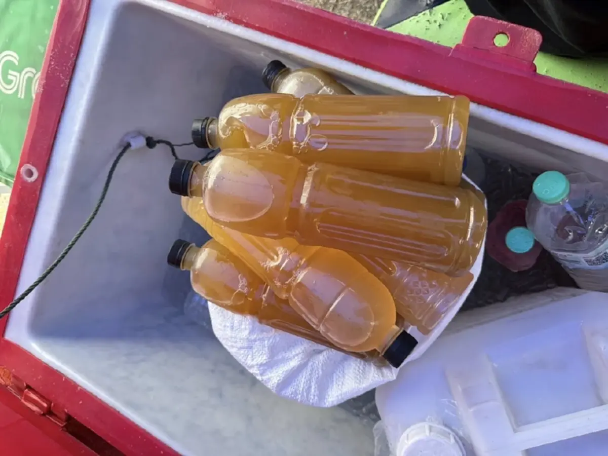 บุกจับร้านลอบขายน้ำกระท่อม-บุหรี่เถื่อน ไร้ใบอนุญาต