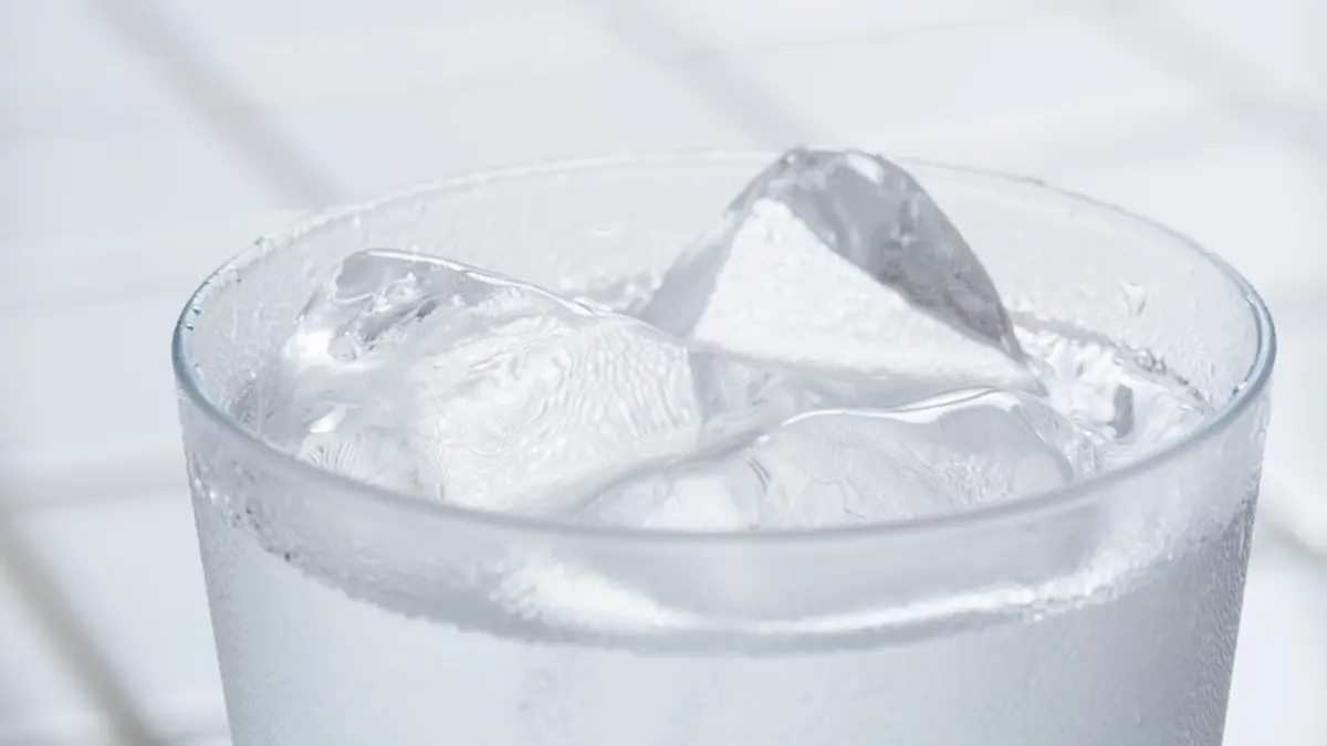 ดื่มน้ำเย็นอันตรายไหม? ไขข้อเท็จจริงเรื่อง ที่หลายคนเข้าใจผิด