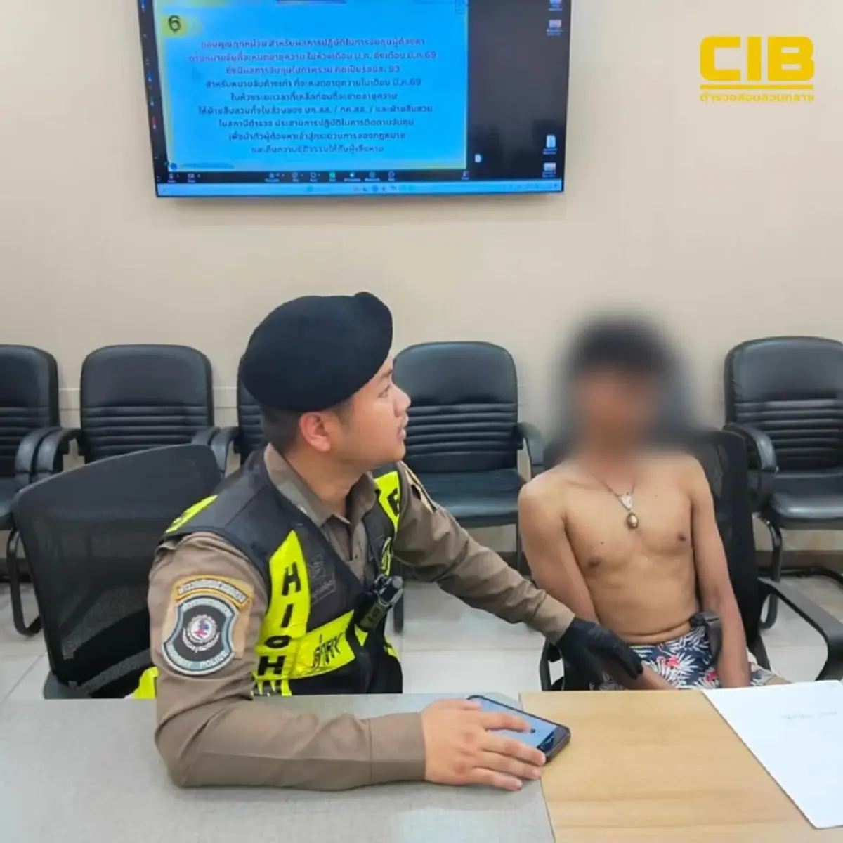 ล่าระทึก! โจรคลั่งชิงรถ 5 คันรวด ซิ่งหนีข้ามจังหวัดบน M.81