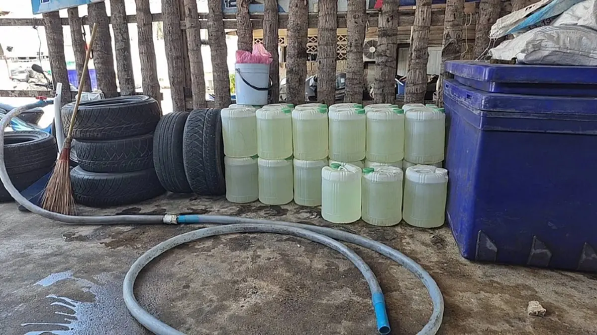 อ้วกพุ่ง บุกล้งน้ำมะพร้าวปลอม ผสมน้ำบาดาลแต่งกลิ่น ส่งขายทั่ว