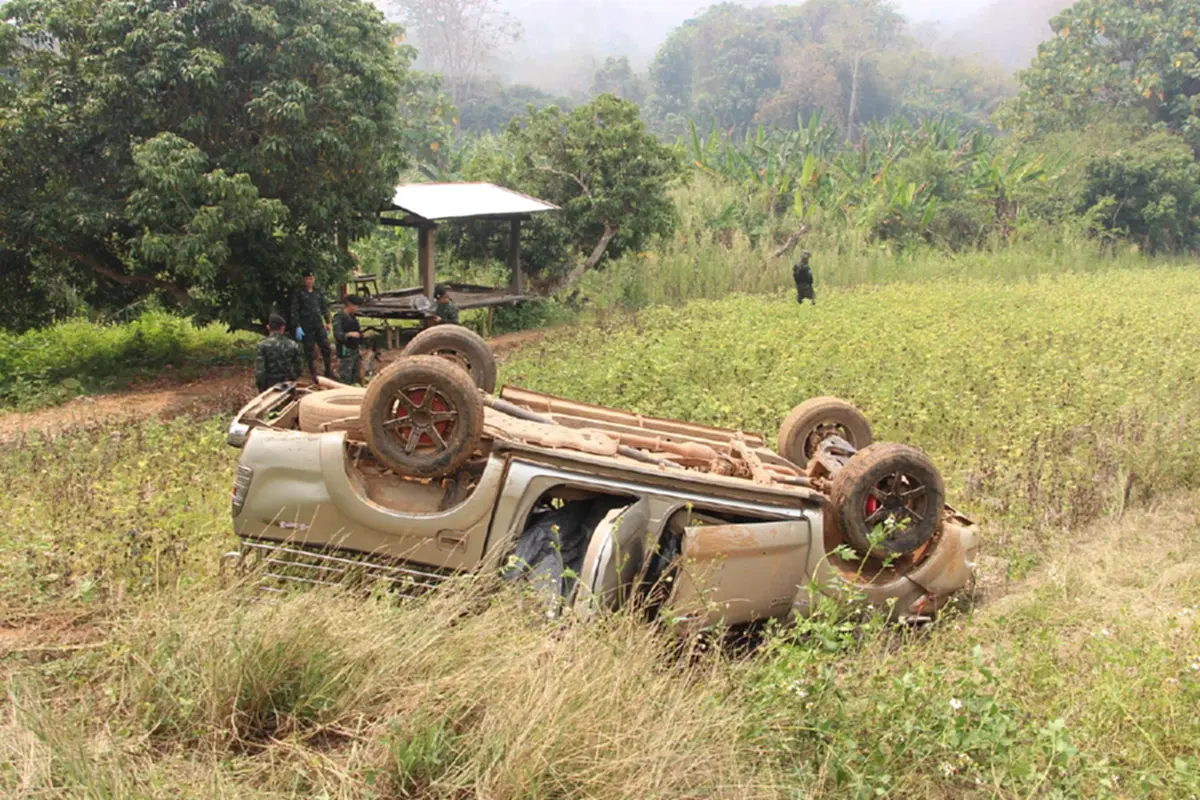 ไล่ล่าระทึก! แก๊งขนยาบ้าซิ่งหนี ยึดของกลางกว่า 4.3 ล้านเม็ด