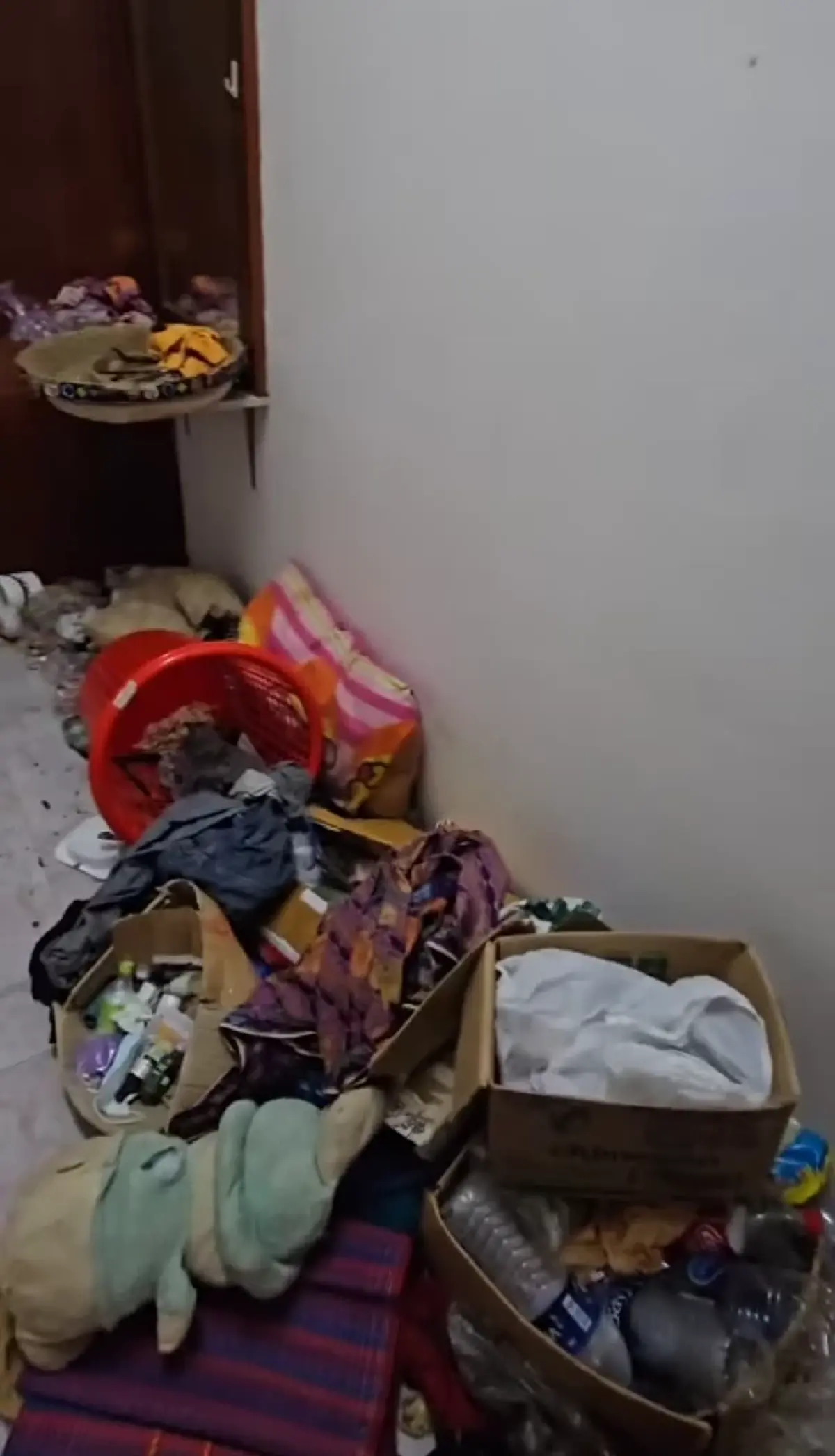 เจ้าของห้องเช่าผงะ สองผัวเมียย้ายออก เห็นสภาพที่นอนยิ่งสะพรึง