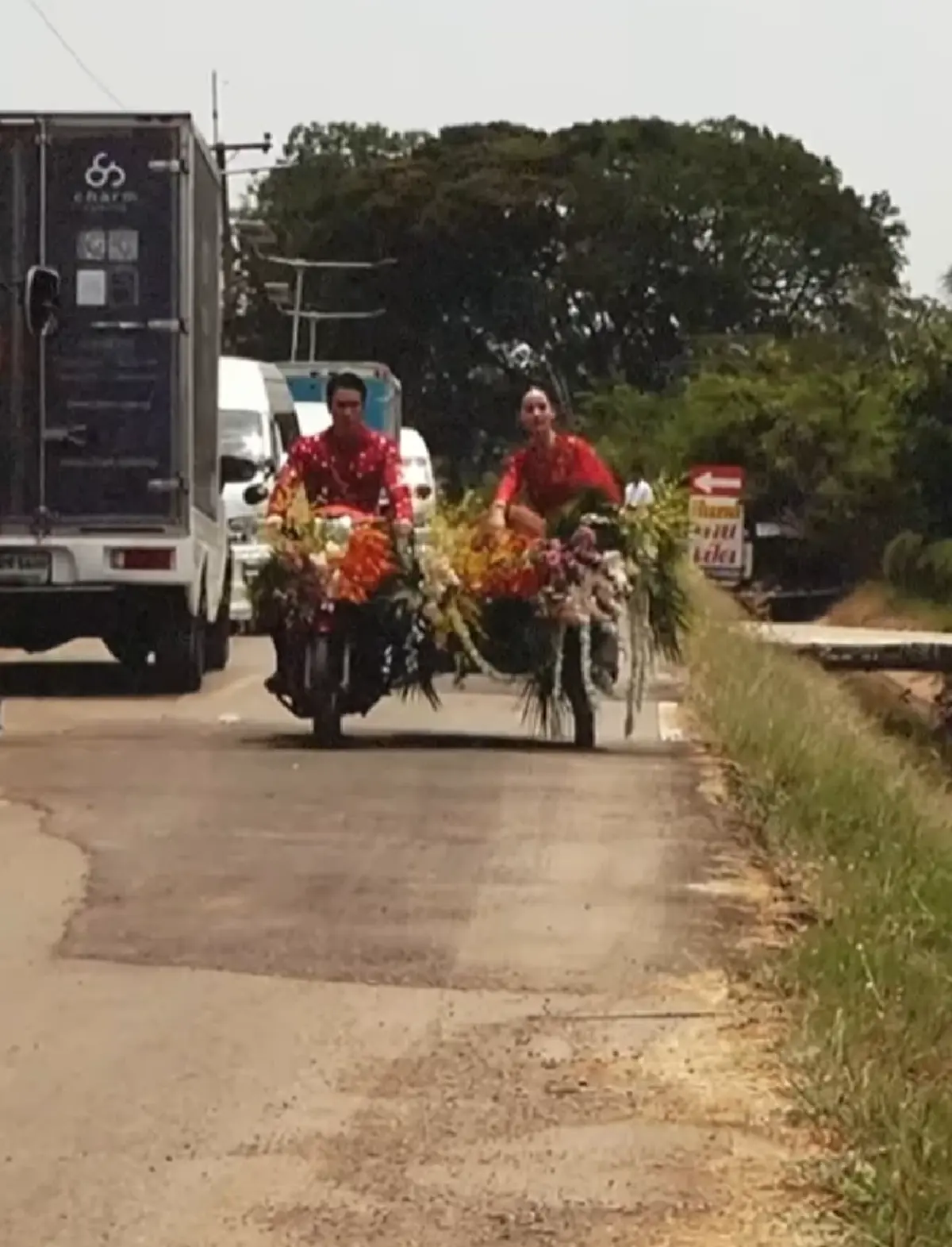 เปิดทะเบียนรถส่งตัว "ณเดชน์ - ญาญ่า" หลังจัดพิธีเรียบง่าย