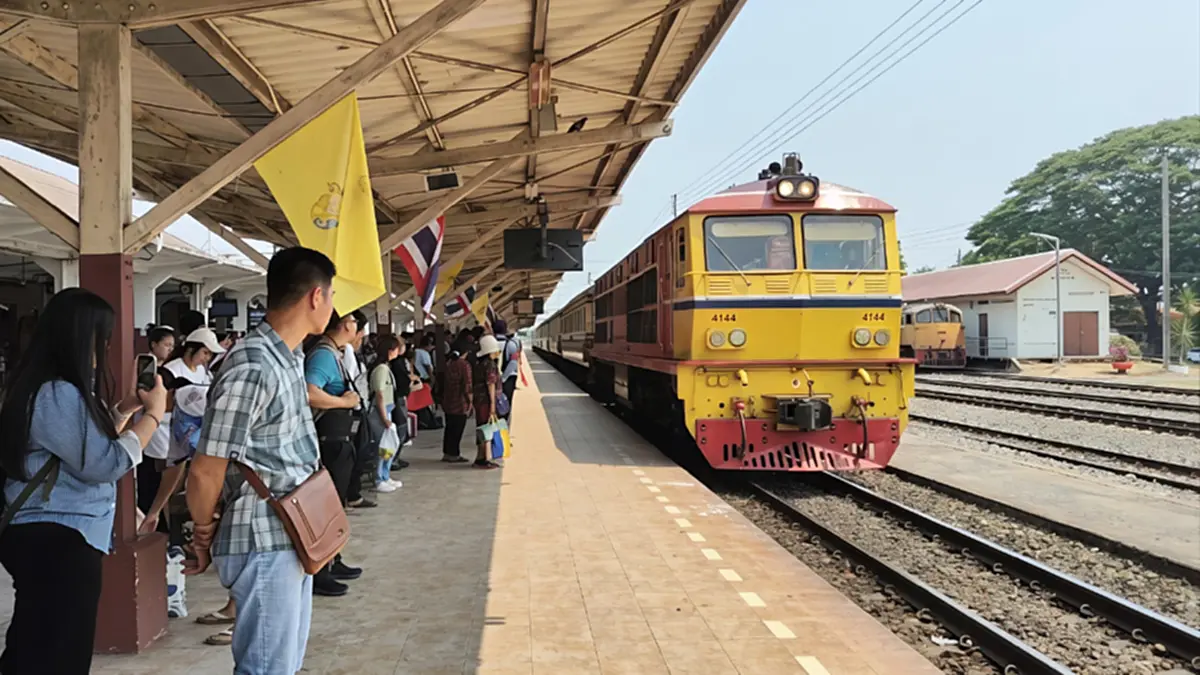 รถไฟพิษณุโลกคนแน่น! แห่กลับกรุงหลังสงกรานต์ รถเต็มทุุกขบวน