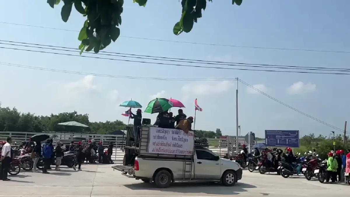 ชาวบ้านบุกสนามบินอู่ตะเภา ทวงเงินเยียวยามลพิษ ขีดเส้น 30 วัน