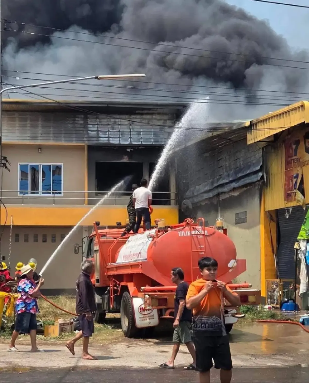 เศร้ารับสงกรานต์  ไฟไหม้ร้านอะไหล่รถยนต์  ลูกสาวหนีไม่ทันดับสลด