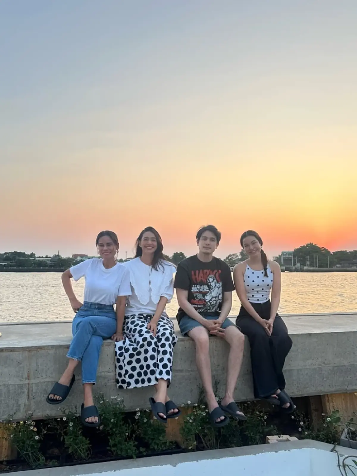 รวมตัวในรอบ 21 ปี! นักแสดง เพื่อนสนิท ยังหล่อสวยเหมือนเดิม