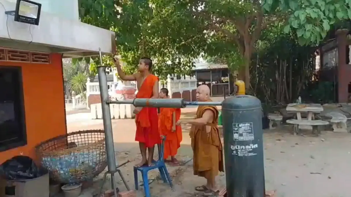 วัดลำปางไอเดียเจ๋ง แปรรูปขยะพลาสติกเป็นน้ำมันใช้เอง