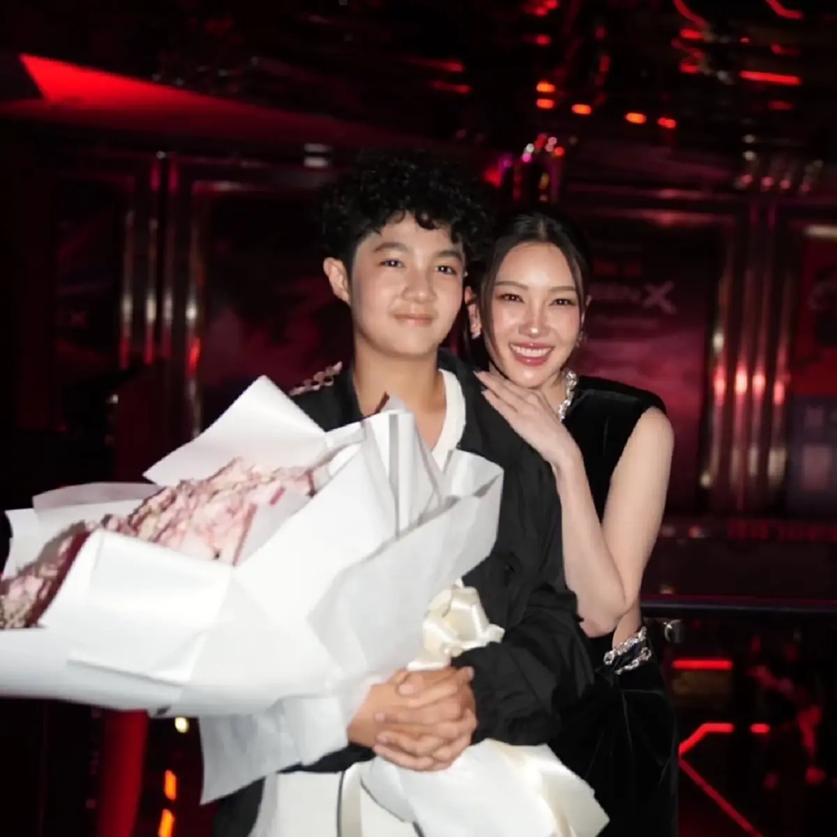  “น้องเมลิค” วันเฉลิมทองเนื้อเก้า ออร่าพระเอกพุ่ง แฟนคลับฮือฮา