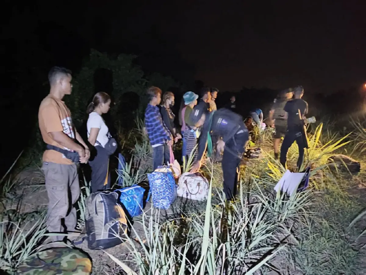 รวบ 18 แรงงานกัมพูชาลอบเข้าไทย จ่ายหัวละ 8,000 หวังหางานทำ