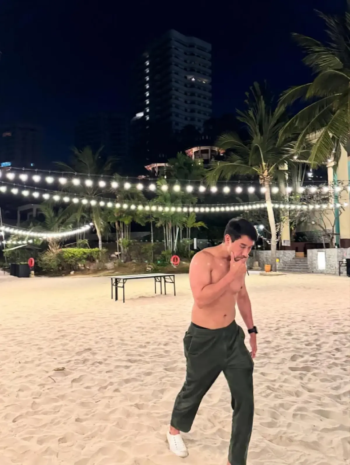 แซ่บเกินต้าน ป้อง ณวัฒน์ กุลรัตนรักษ์ โชว์ซิกแพก  ทำโซเชียลไฟลุก