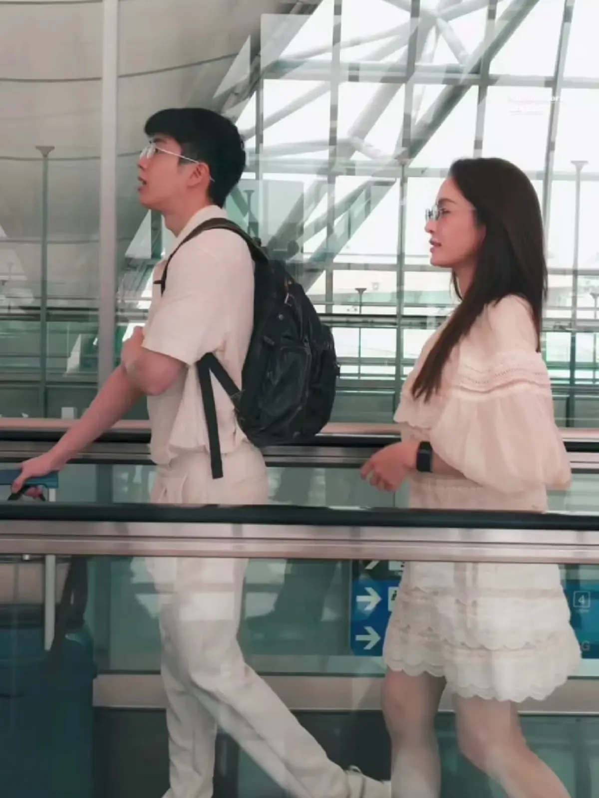 หวานสะเทือนสนามบิน “แอฟ-นนกุล” เช็กอินจีน ลุคคู่แว่นฟินไม่ไหว