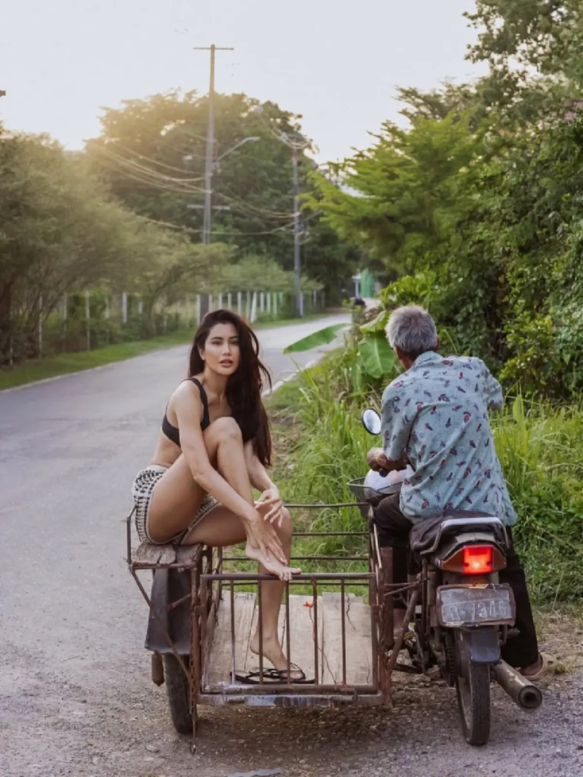 ลุคบิกินี่นั่งซาเล้ง สะเทือนโซเชียล เรียบง่ายแต่แซ่บทะลุเฟรม