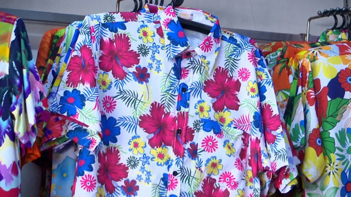 สงกรานต์คึกคัก! แห่ซื้อ "เสื้อลายดอก" รับเทศกาล ร้านค้าตรึงราคา