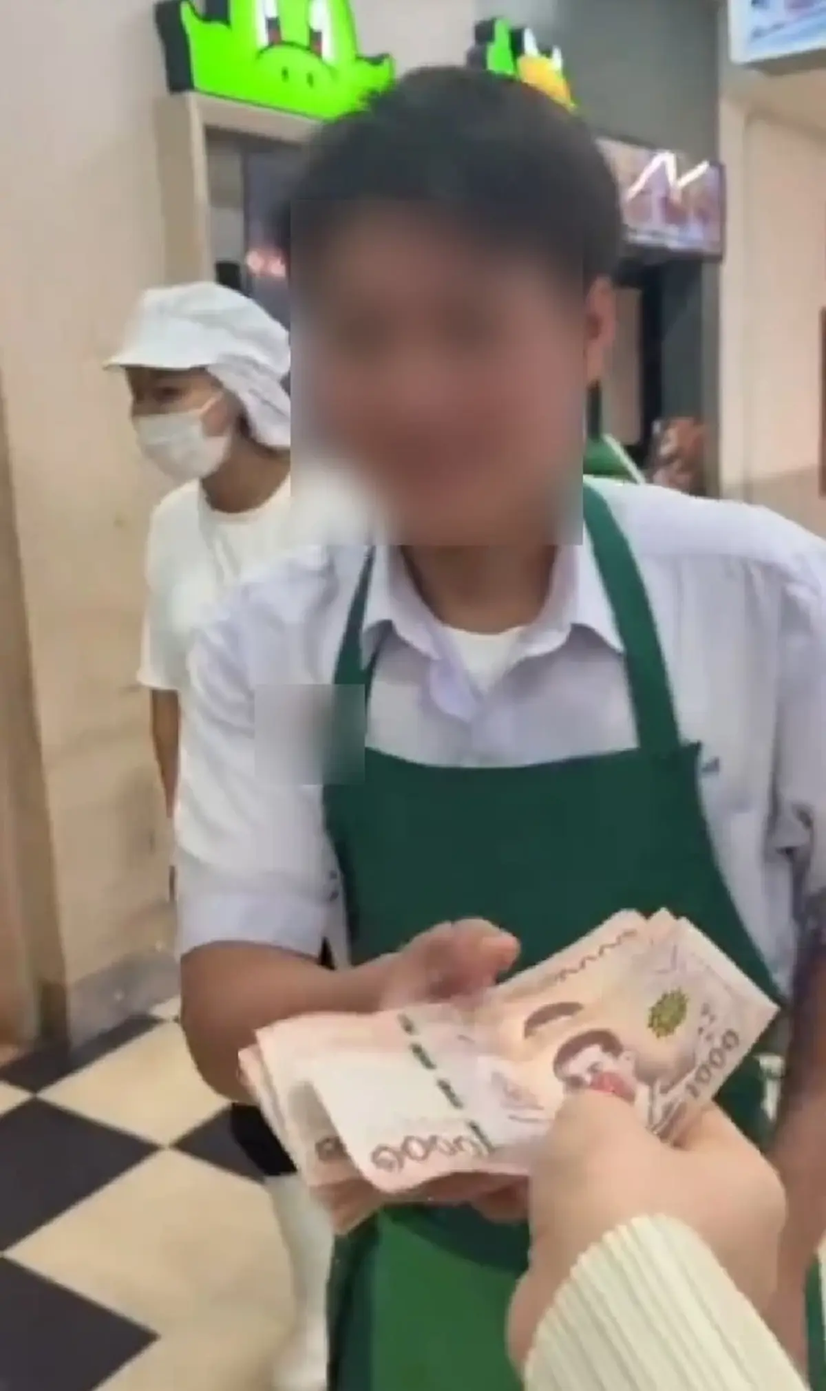 ระอุ ดราม่า "ทิปรวม" ขัดเจตนาผู้ให้ ร้านปิ้งย่างดัง รีบแถลงทันที