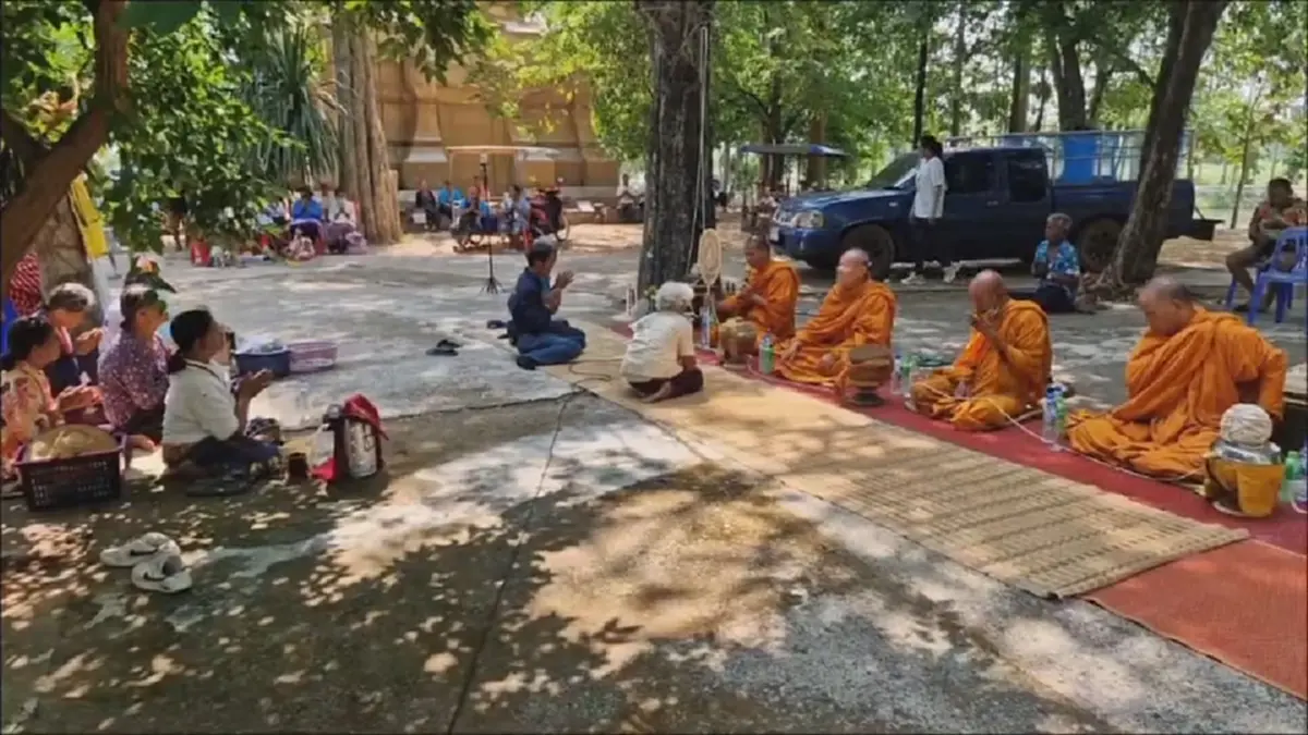 ชาวห้วยแถลงไม่ถอย! รวมตัวถือป้ายทวงคืน 'ปราสาทหินหลุ่งตะเคียน'