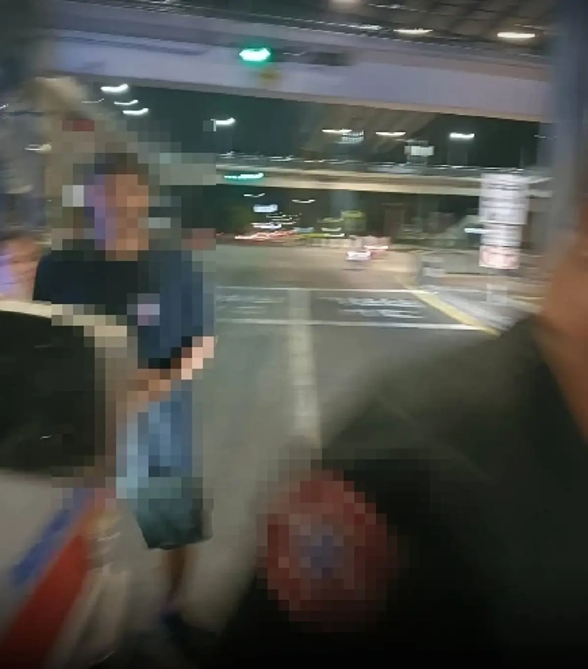 หนุ่มใหญ่วัย 49 ร้องสื่อถูกกู้ภัยรุมทำร้าย 3 ต่อ 1 แยกประชาสงเคราะห์