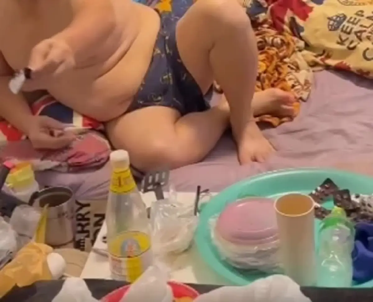 ลูกนั่งเฝ้าศพแม่นาน 3 วัน รู้เรื่องราวทำสะเทือนใจทั้งหมู่บ้าน