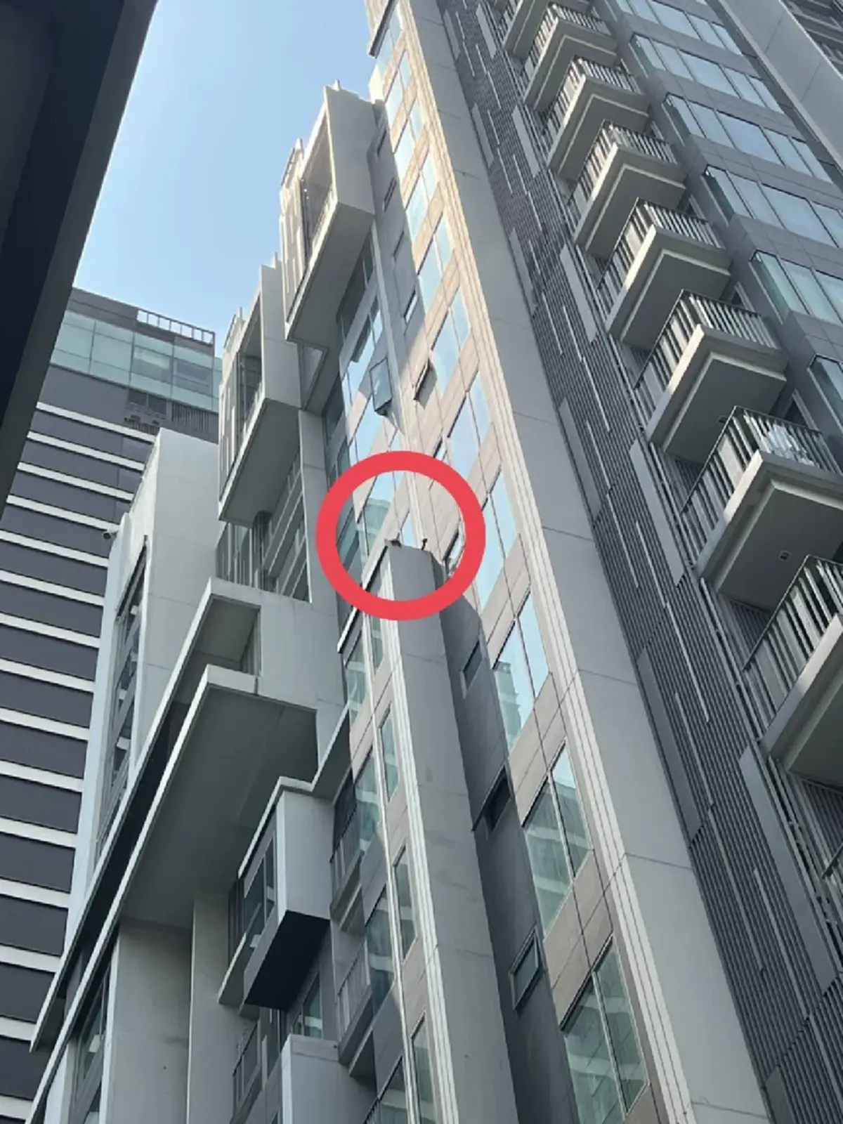 แฟนหนุ่มต่างชาติ เล่านาทีระทึก ก่อนแฟนสาวพลัดตกคอนโดดับปริศนา