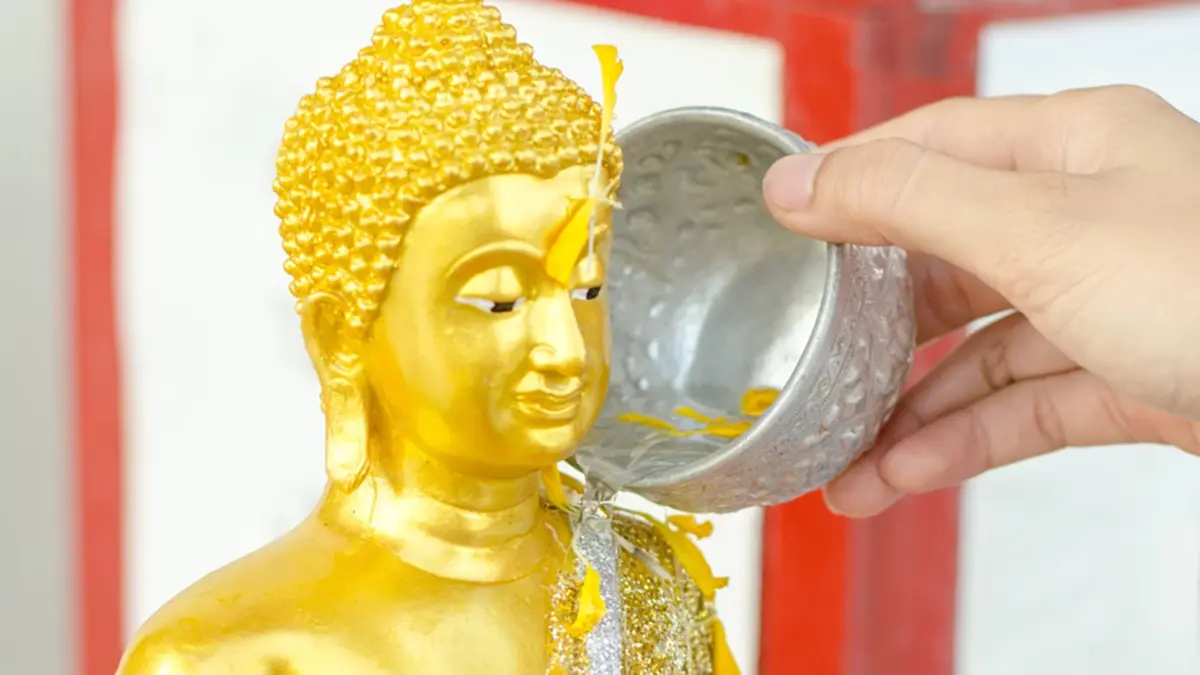 เปิดขั้นตอน สรงน้ำพระวันสงกรานต์ 2569 ทำอย่างไรให้ถูกต้อง