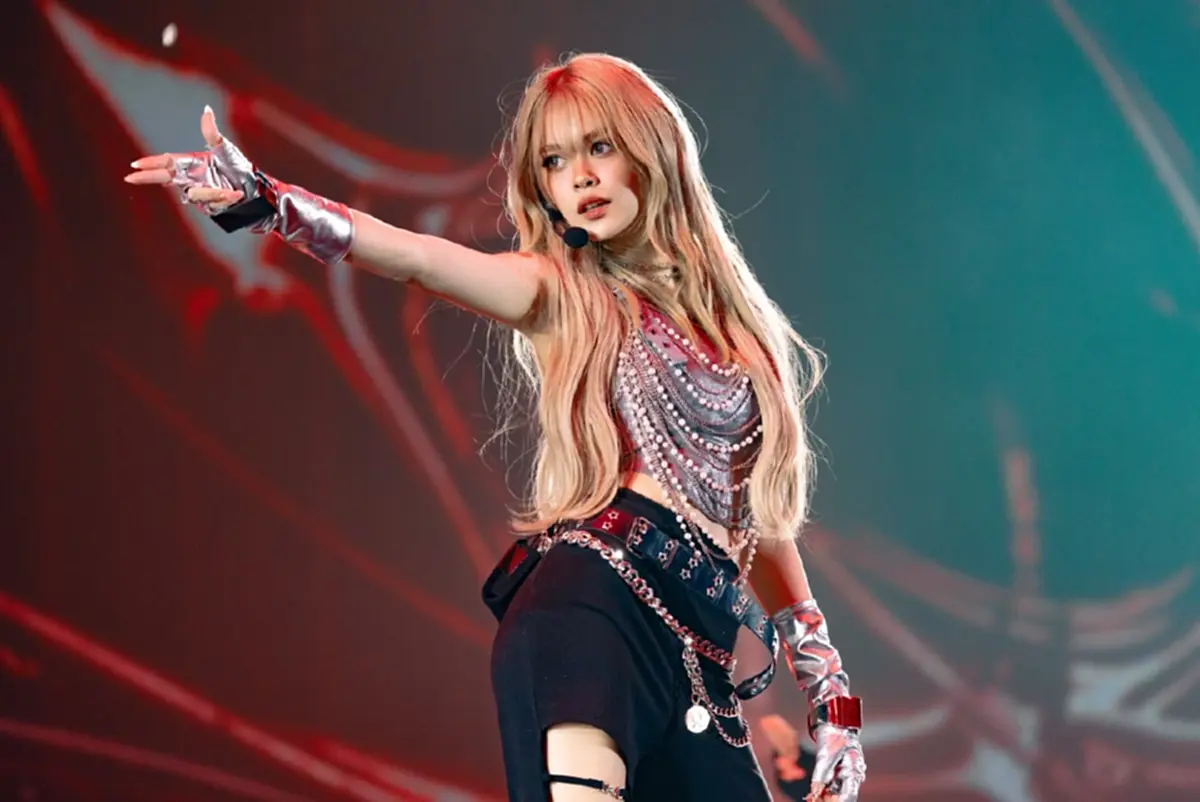 เป๊ก สัณณ์ชัย  ยกมือไหว้ขอโทษลูกสาว โดน “น้องลียา” เมินใส่