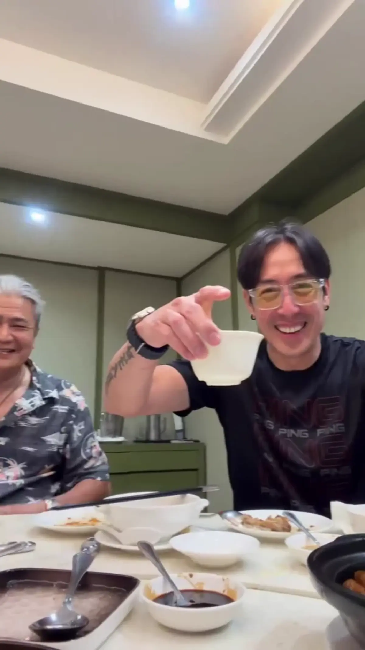 เจ เจตริน รวมญาติ “วรรธนะสิน” พร้อมหน้า ปิ่น เก็จมณี ร่วมเฟรมอบอุ่น