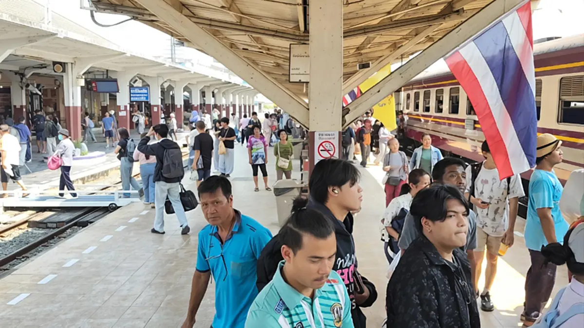 รถไฟพิษณุโลกคนแน่น! แห่กลับกรุงหลังสงกรานต์ รถเต็มทุุกขบวน