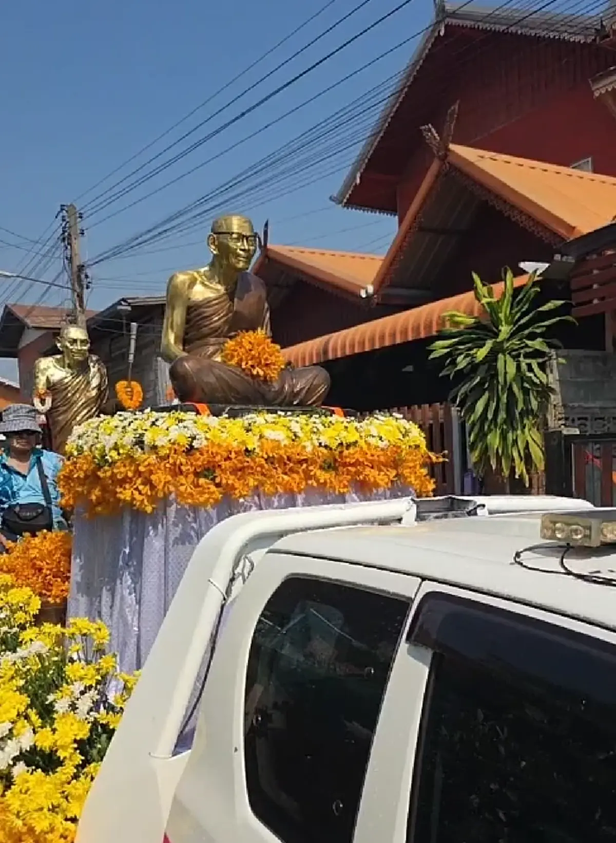 ส่องทะเบียนรถ พิธีสรงน้ำองค์รูปเหมือนหลวงปู่มหาศิลา