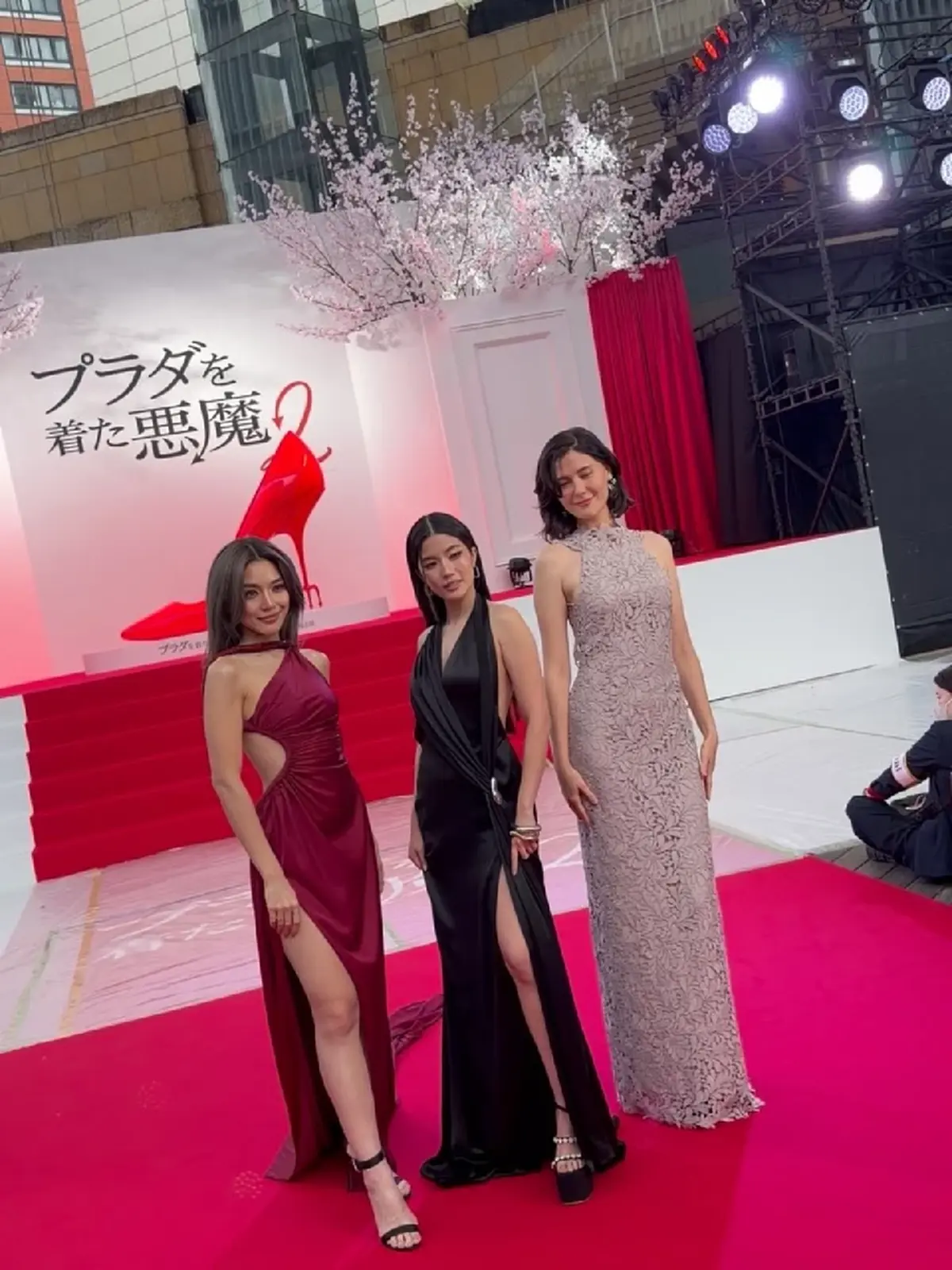 ก้อย อรัชพร โภคินภากร ออร่าพุ่ง ลุคออลแบล็กเฉิดฉายพรมแดงโตเกียว