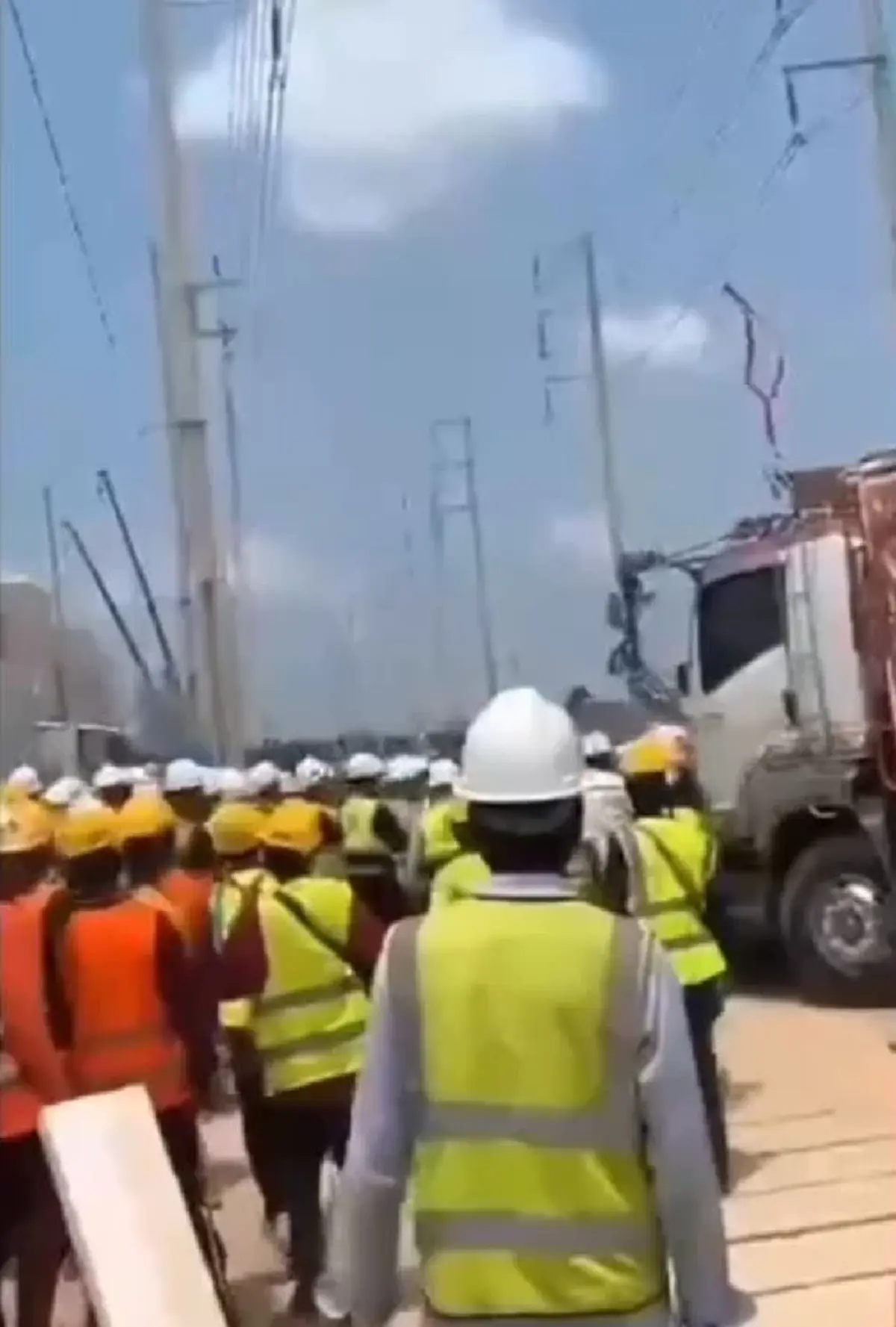 เดือด "ช่างไทย-จีน" เปิดศึกสายเลือดกลางไซต์งาน บาดเจ็บกันเพียบ