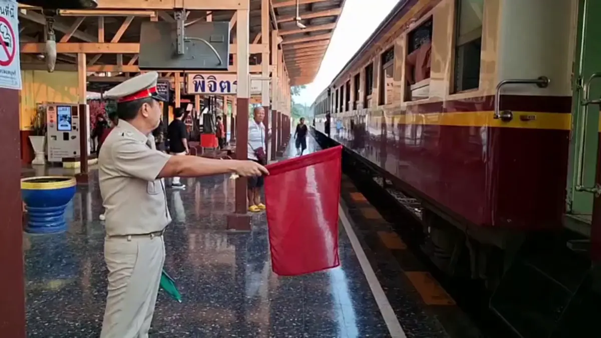 น้ำมันแพง! ชาวพิจิตรแห่ขึ้นรถไฟพุ่งเท่าตัว ตั๋วสงกรานต์เต็ม