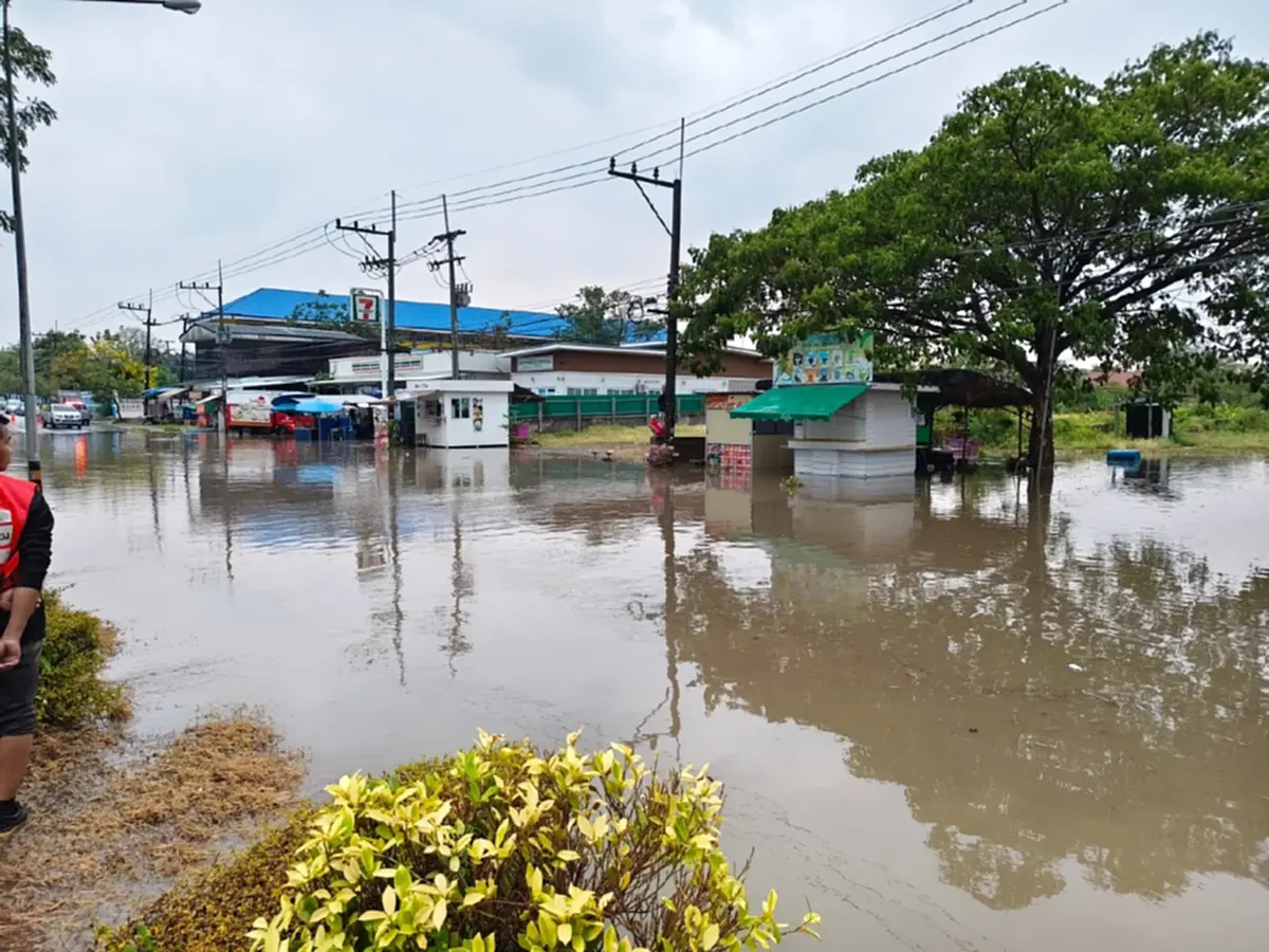 พายุฤดูร้อน! ถล่มกาฬสินธุ์ น้ำท่วมหนัก อ.สมเด็จ เร่งระบายด่วน