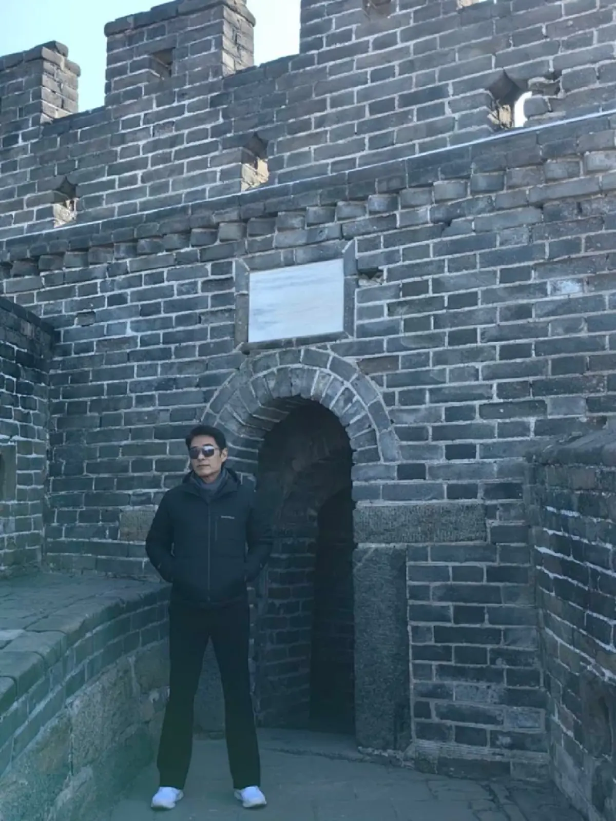 หล่ออมตะ! “ก้อง สหรัถ” เช็กอินกำแพงเมืองจีน วัยเฉียด 58 ยังเป๊ะ