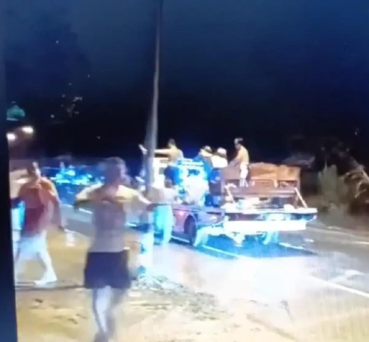 อินฟลูพระราม 2 บุกชัยภูมิ! ควงปืนประกาศศักดา กลางถนน