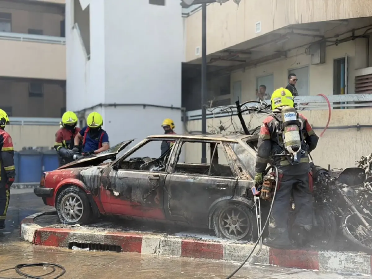 ระทึก! ไฟไหม้รถ จยย. ซอยแจ้งวัฒนะ 5 ลุกลามรถยนต์ เพลิงสงบใน 10 นาที