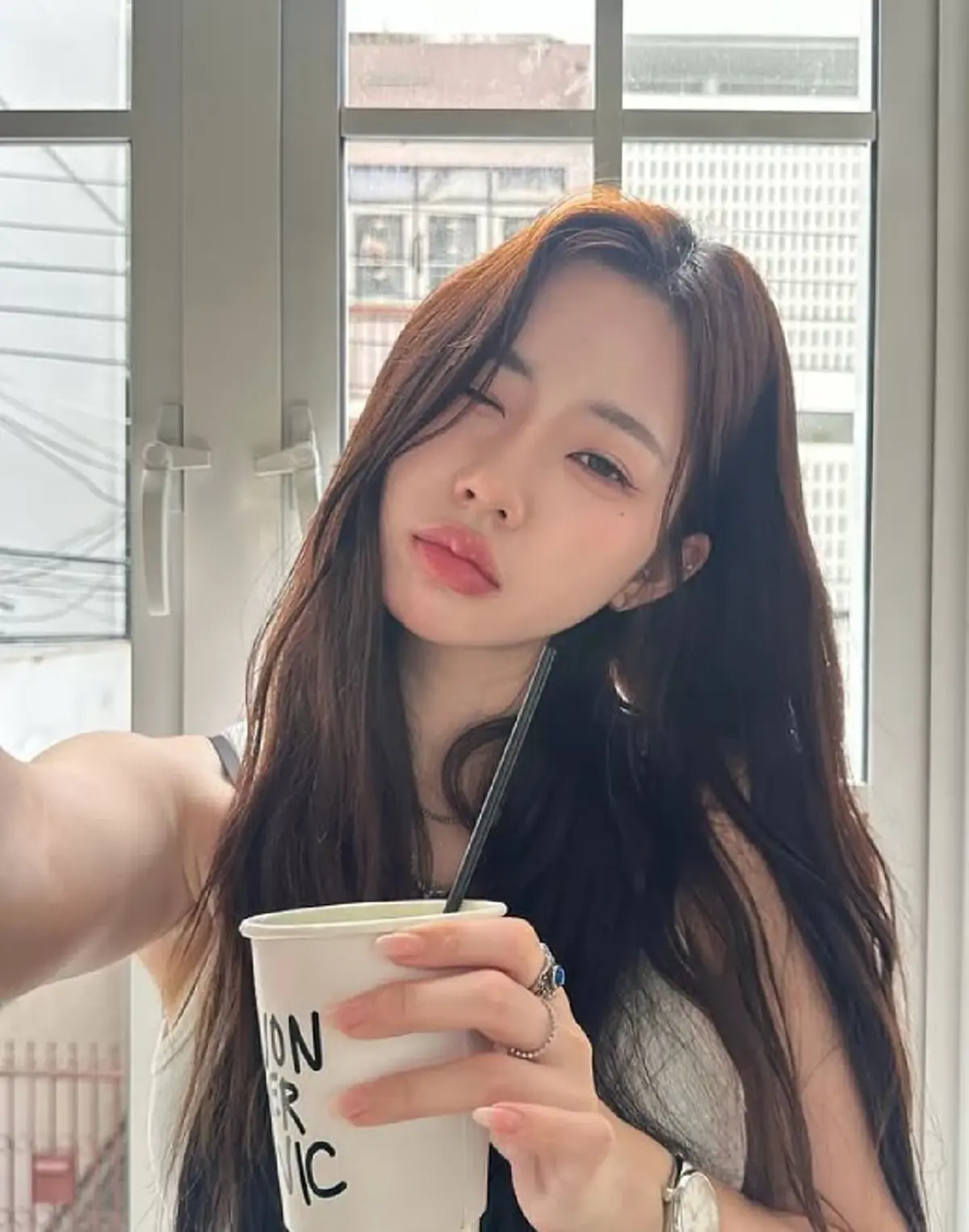 อินฟลูฯดังโดนแอบถ่ายกลางสยาม หดหู่ พอจับได้พ่อหนีทิ้งลูกยืนงง