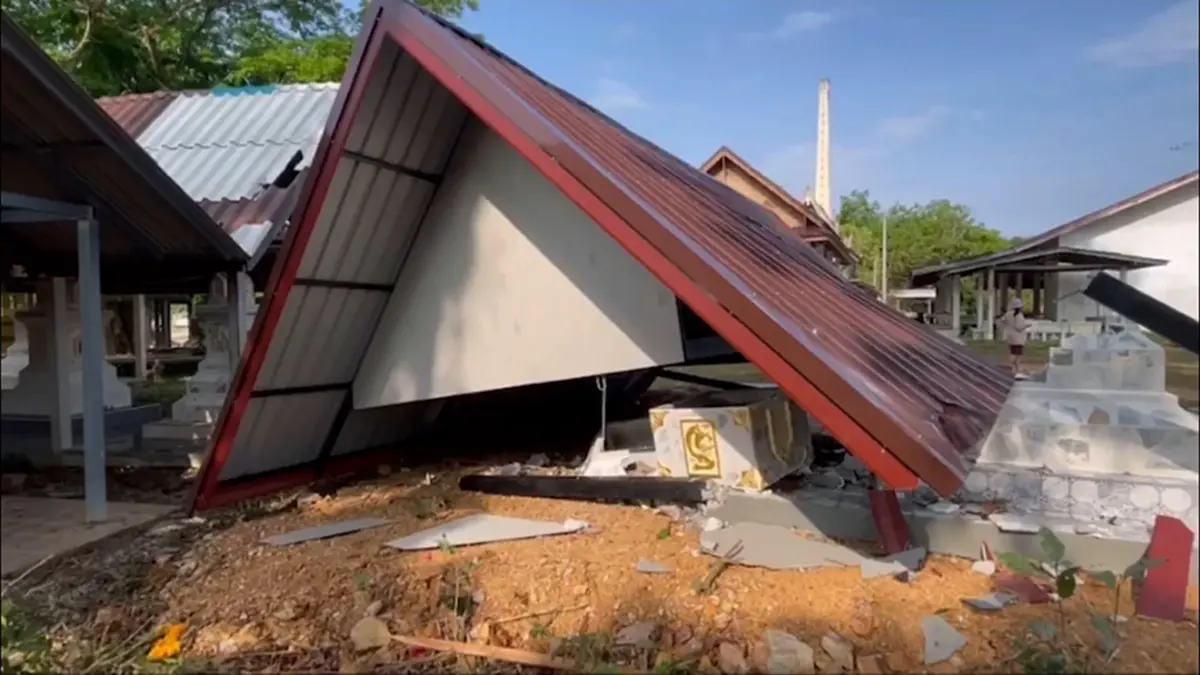 สลด! พายุฤดูร้อนถล่มทุ่งลาน 'บัวเก็บอัฐิ' พังราบหน้ากลอง