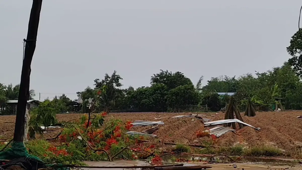 พายุถล่มโคราชร้านพังราบ ป้ารอดตายเชื่อบารมีพระสมเด็จฯ