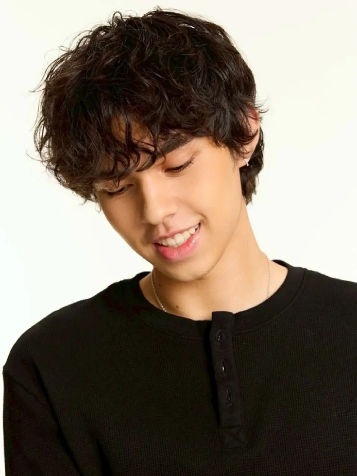 หล่อสะกดตา  ลูกชาย “ไก่ สุปราณี” โตเป็นหนุ่มวัย 21 ฉายแววพระเอกชัด