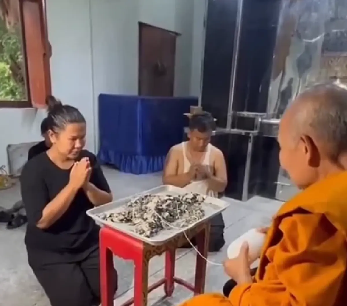 ขนลุก เลขขันน้ำมนต์ หลังเก็บอัฐิ"แดนนี่ ศรีภิญโญ" ขึ้นตรงเลขโลง