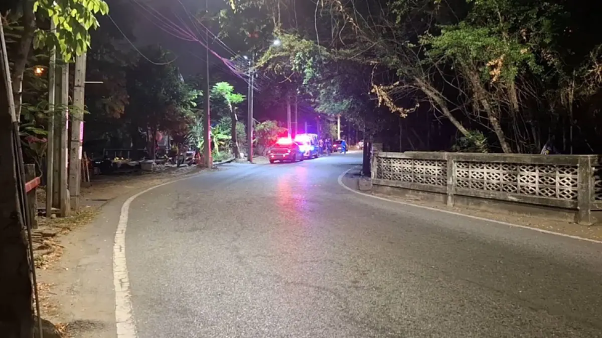 สลดรับ 7 วันอันตราย! จยย.แหกโค้งชนเสาไฟ ดับ 2 ศพ ที่สมุทรปราการ