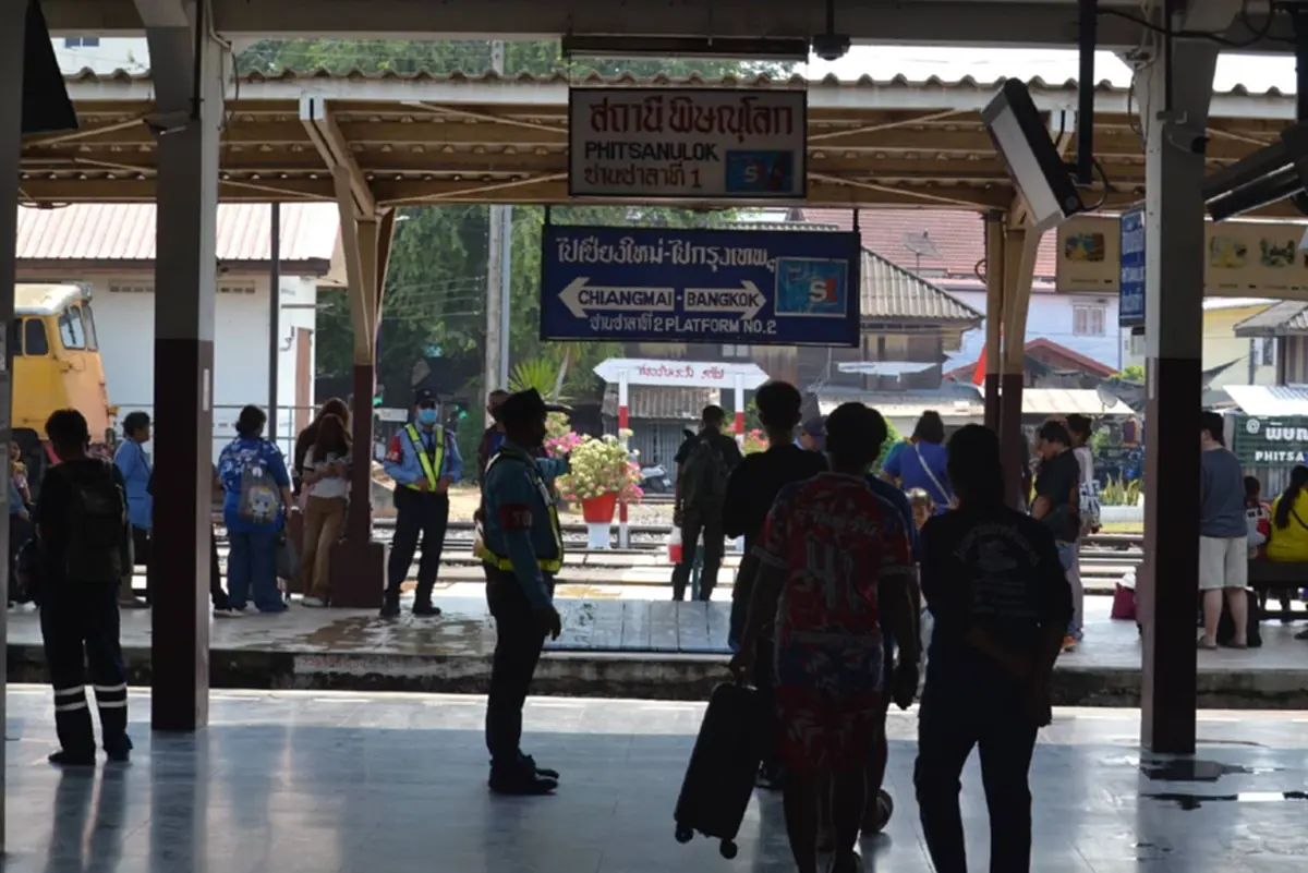 รถไฟพิษณุโลกคนแน่น! แห่กลับกรุงหลังสงกรานต์ รถเต็มทุุกขบวน