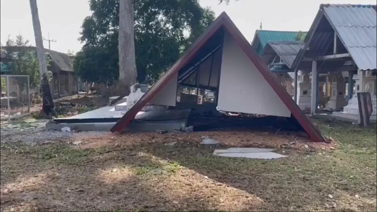 สลด! พายุฤดูร้อนถล่มทุ่งลาน 'บัวเก็บอัฐิ' พังราบหน้ากลอง