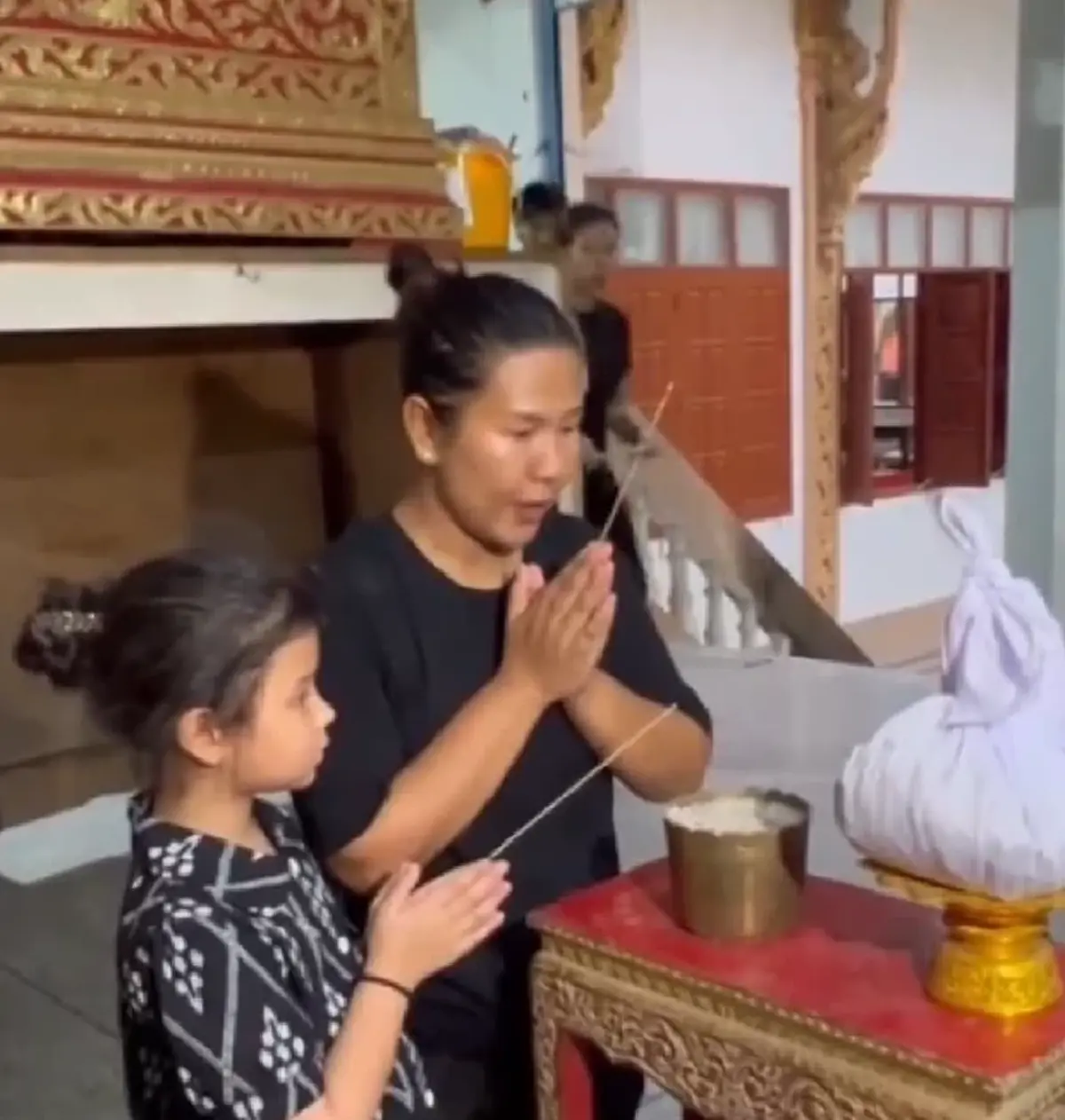 ขนลุก เลขขันน้ำมนต์ หลังเก็บอัฐิ"แดนนี่ ศรีภิญโญ" ขึ้นตรงเลขโลง