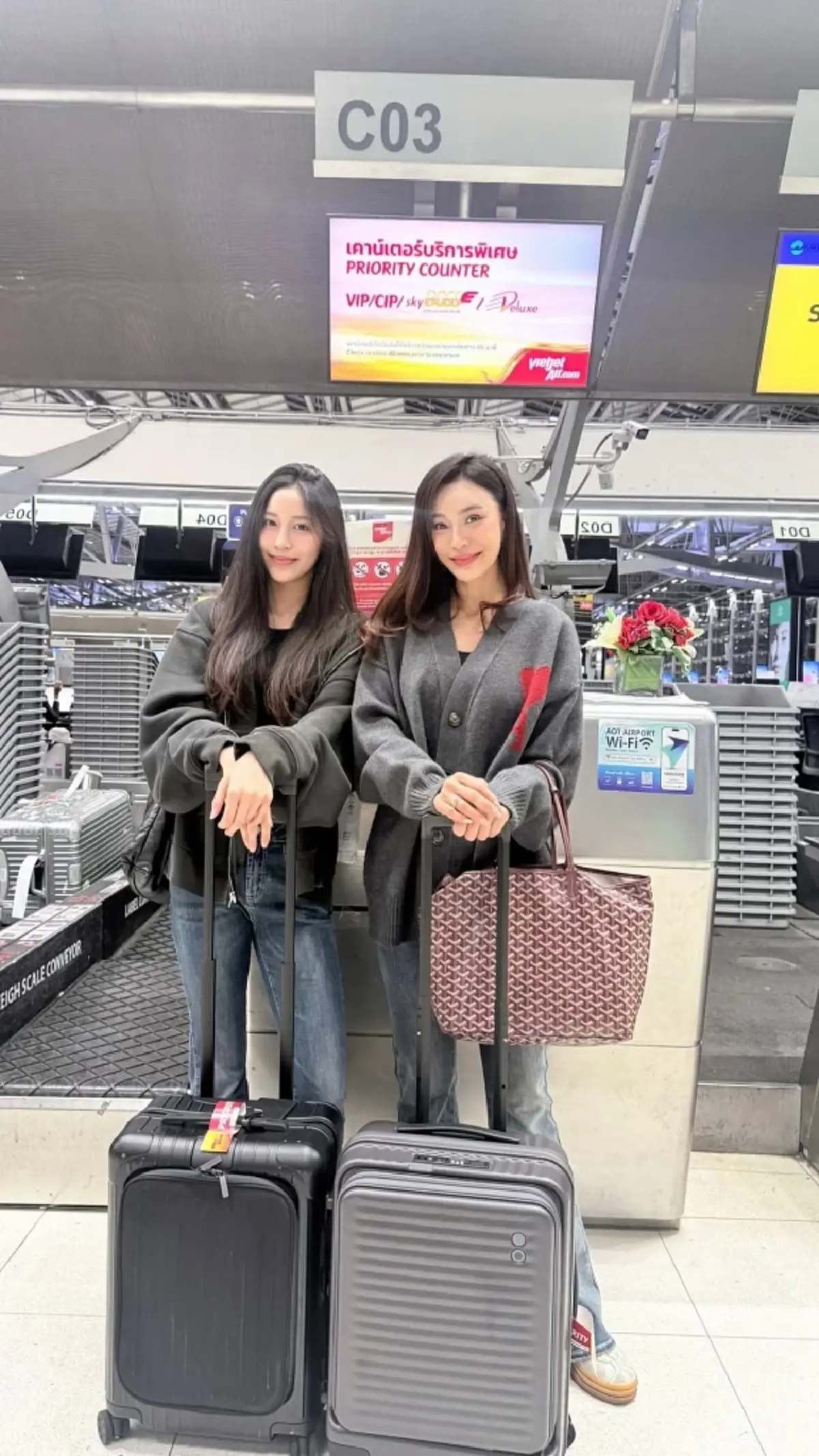 โตแล้วสวยมาก ลูกสาวอดีตนางแบบชื่อดัง ออร่าไอดอลพุ่งในวัย 16