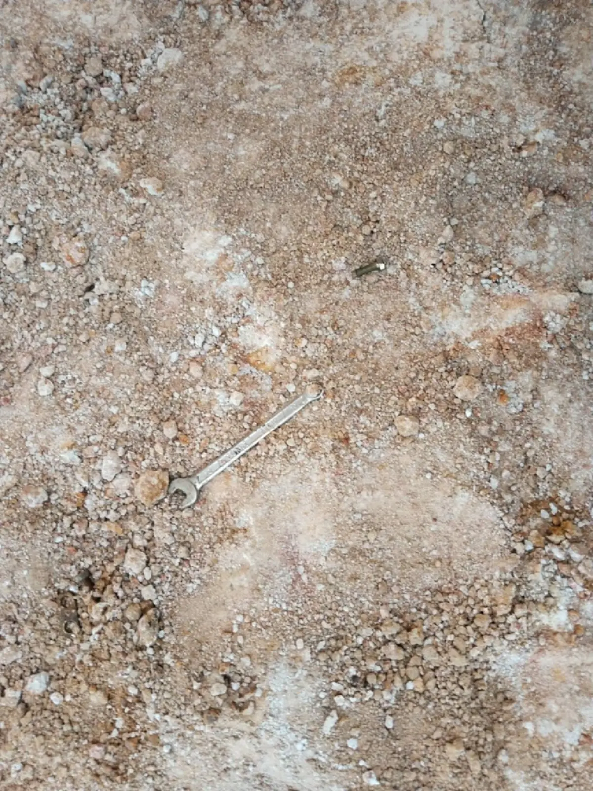 โจรระบาด! บุกไซต์งานบ้านค่ายดูดน้ำมัน-ฉกแบตเตอรี่รถบด